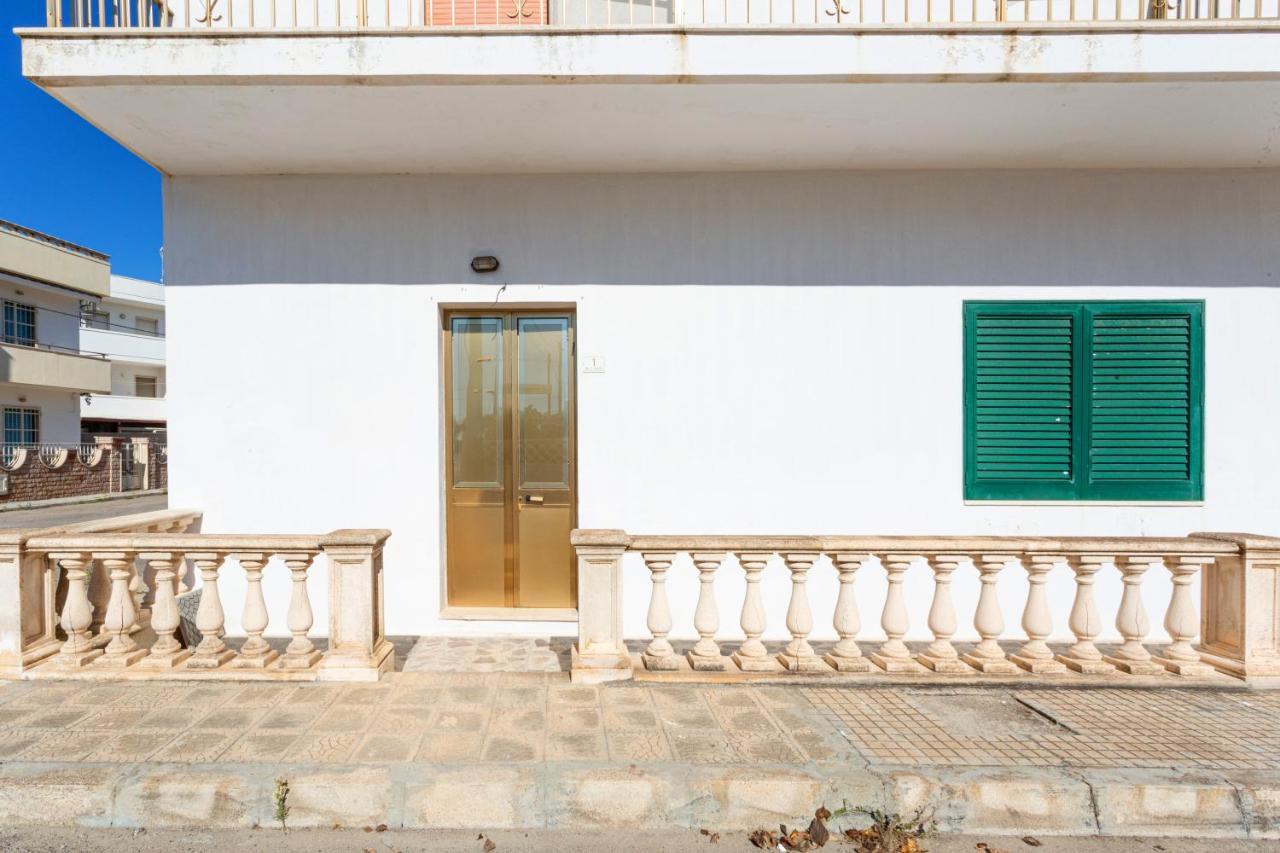 Appartamento Fronte Mare E Spiaggia Torre Mozza Exterior foto